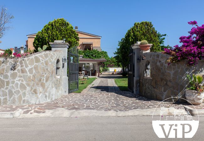 Ferienhaus in Spiaggiabella - Villa mit Garten und Kinderbecken, in Strandnähe, 5 Schlafzimmer und 4 Bäder, m707