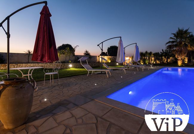 Villa in Muro Leccese - Geräumige Landvilla mit Pool, 5 Schlafzimmer, 5 Bäder, m650