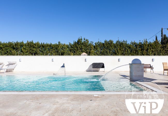 Villa in Poggiardo - Wunderschöne Villa, Schwimmbad mit Massagedüsen, m330