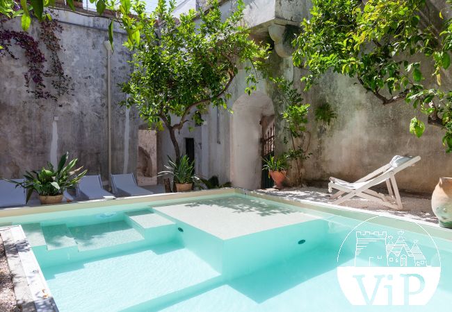 Villa in Corigliano d´Otranto - Historisches Palais mit privatem Pool in der Altstadt m600