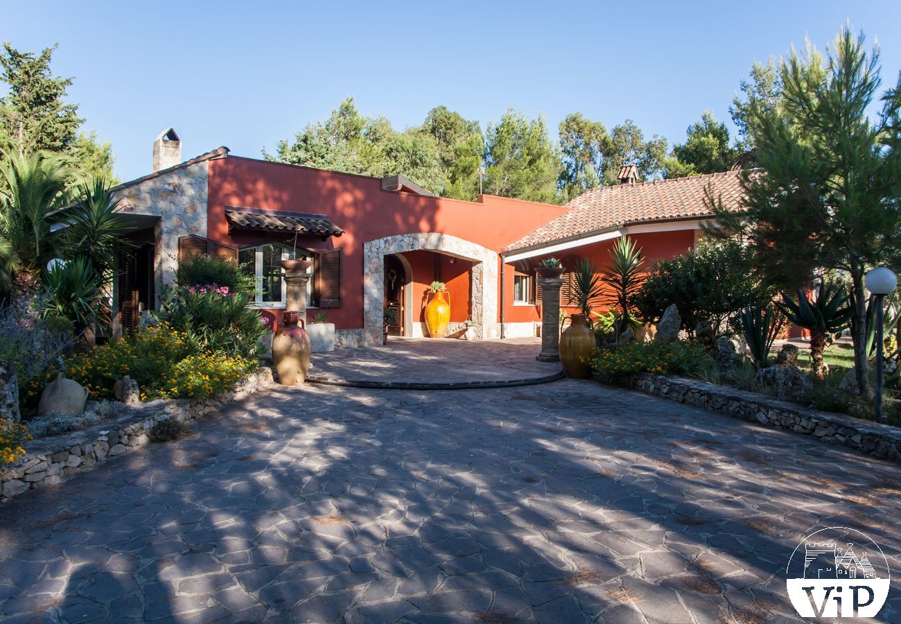 Villa in Tuglie - Villa mit Pool und Pferdestall in der Nähe von Gallipoli m140