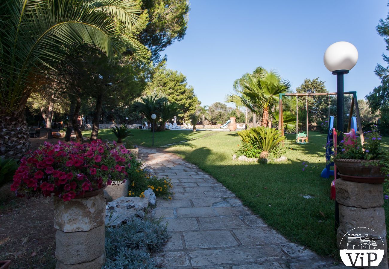 Villa in Tuglie - Villa mit Pool und Pferdestall in der Nähe von Gallipoli m140
