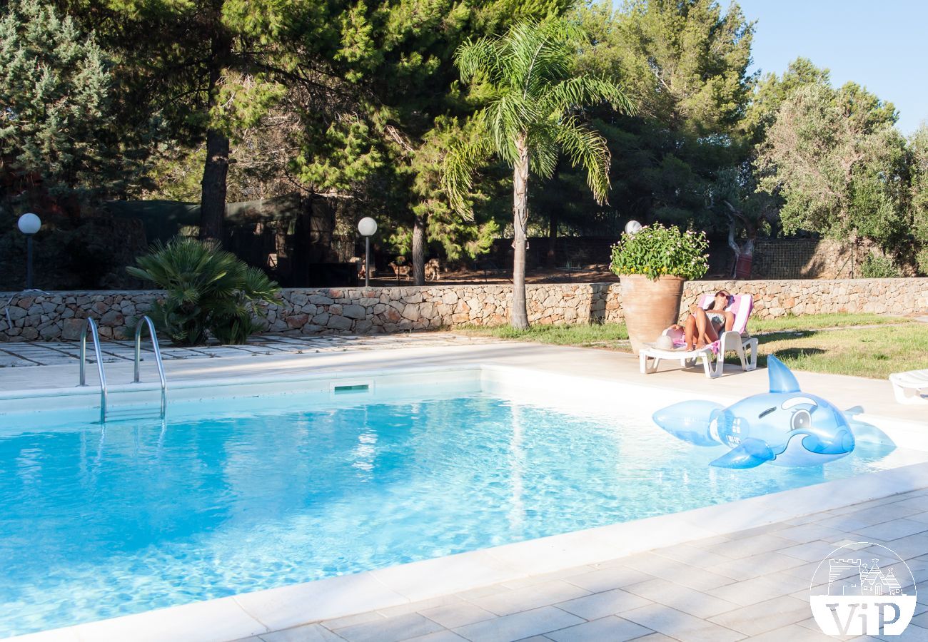 Villa in Tuglie - Villa mit Pool und Pferdestall in der Nähe von Gallipoli m140