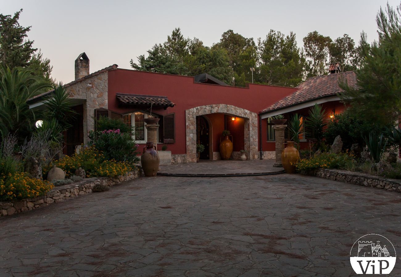 Villa in Tuglie - Villa mit Pool und Pferdestall in der Nähe von Gallipoli m140