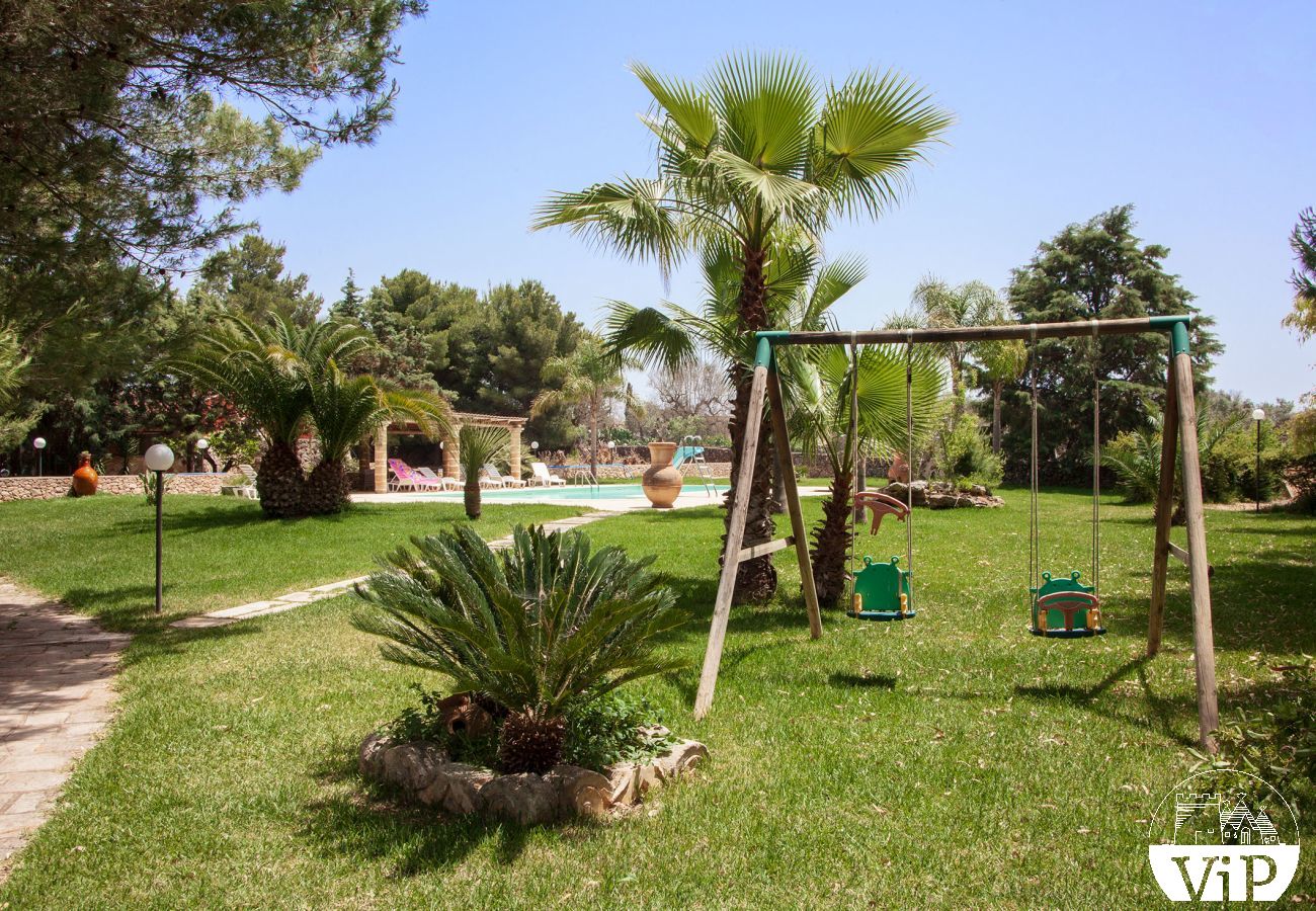 Villa in Tuglie - Villa mit Pool und Pferdestall in der Nähe von Gallipoli m140
