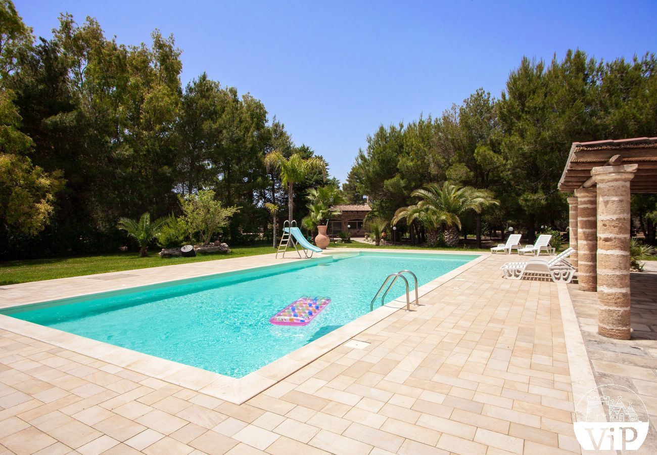 Villa in Tuglie - Villa mit Pool und Pferdestall in der Nähe von Gallipoli m140