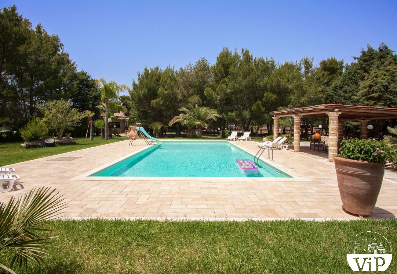 Villa in Tuglie - Villa mit Pool und Pferdestall in der Nähe von Gallipoli m140