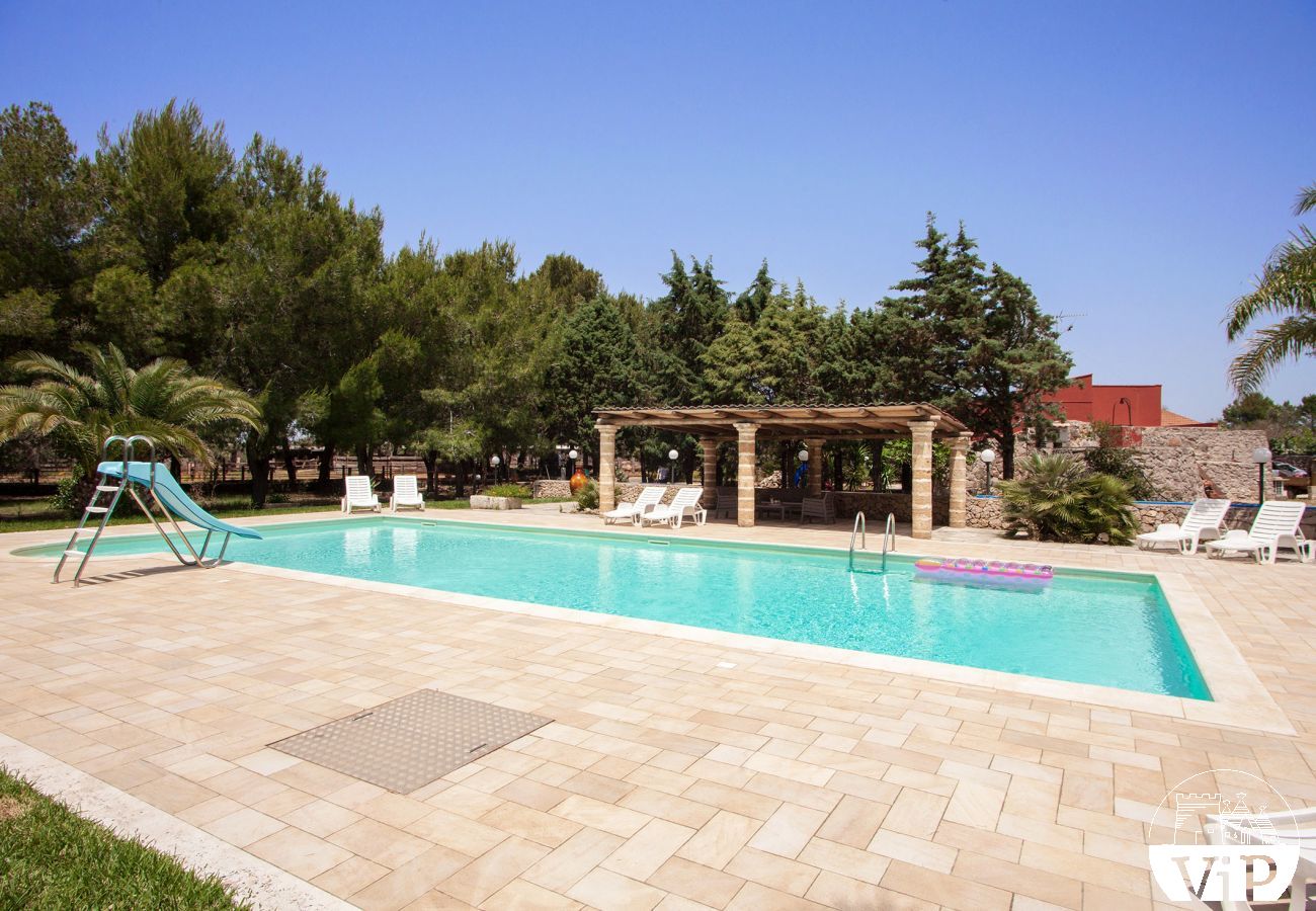 Villa in Tuglie - Villa mit Pool und Pferdestall in der Nähe von Gallipoli m140