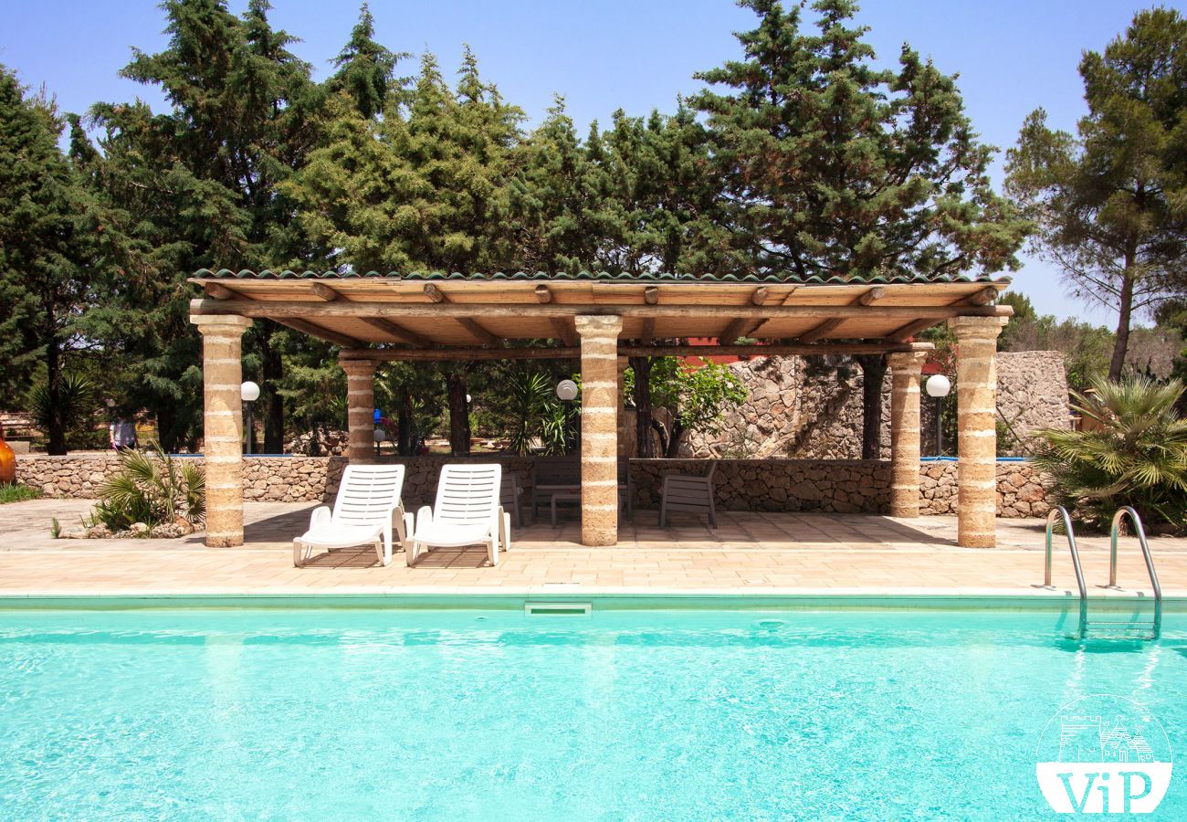 Villa in Tuglie - Villa mit Pool und Pferdestall in der Nähe von Gallipoli m140