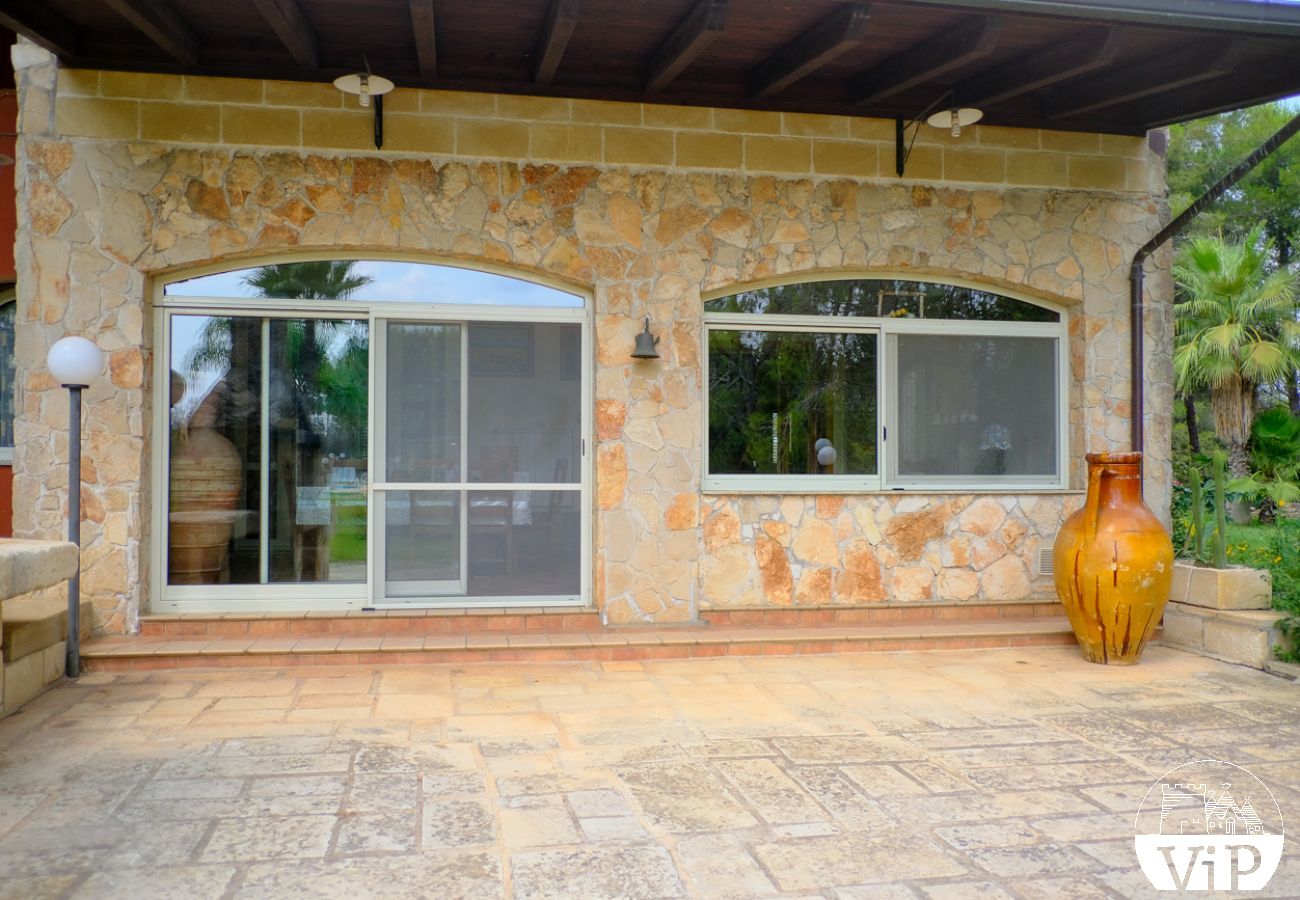 Villa in Tuglie - Villa mit Pool und Pferdestall in der Nähe von Gallipoli m140