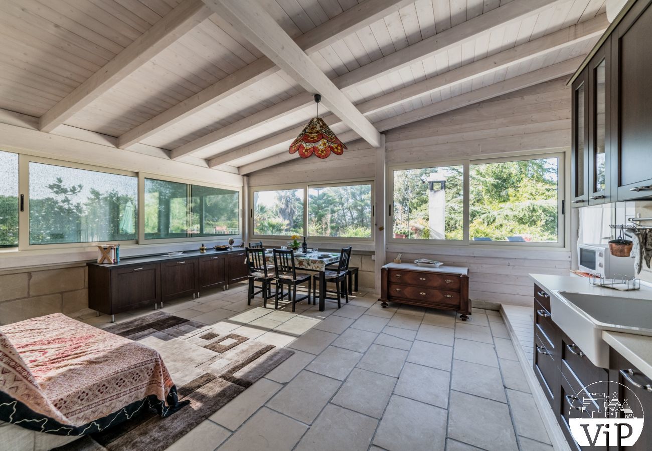 Villa in Carpignano Salentino - Villa mit privatem Pool und Fußballplatz 5 Schlafzimmer und 5 Badezimmer in Apulien m400