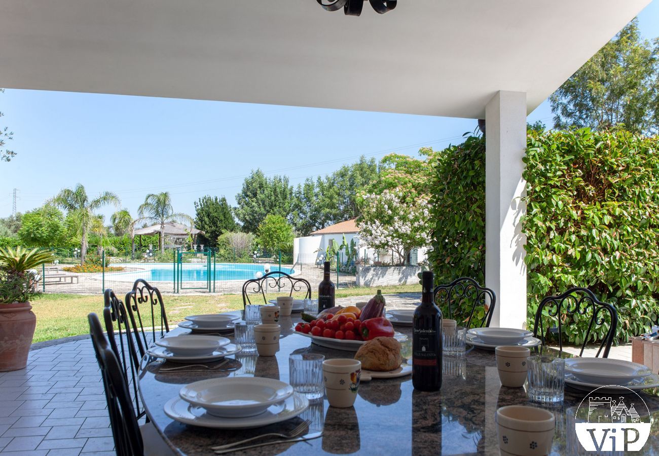 Villa in Corigliano d´Otranto - Ferienvilla mit großem privatem Pool, 5 Schlafzimmern und 4 Bädern m550