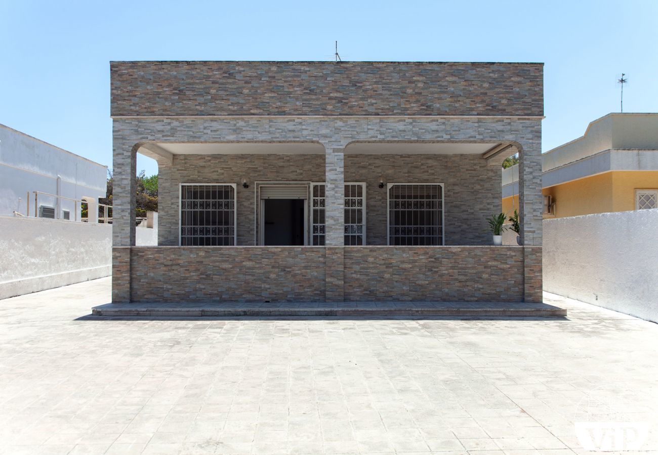 Ferienhaus in Torre Chianca - Ferienhaus mit großem Garten  in Strandnähe 3 Schlafzimmer m730