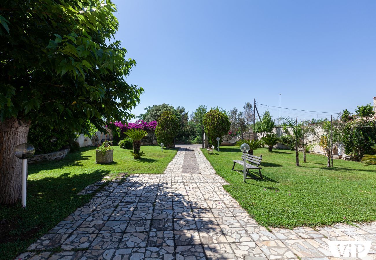 Ferienhaus in Spiaggiabella - Villa mit Garten und Kinderbecken, in Strandnähe, 5 Schlafzimmer und 4 Bäder, m707