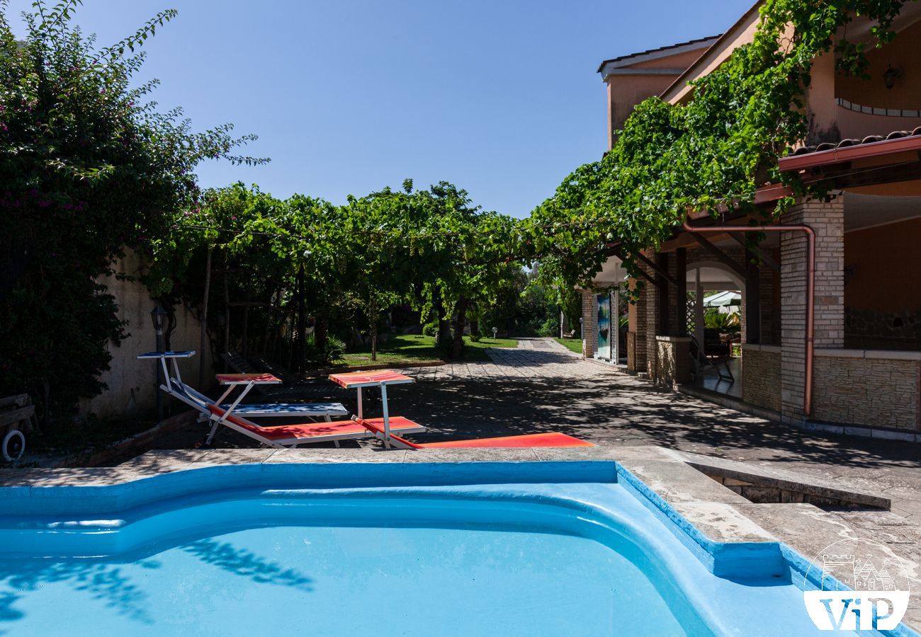 Ferienhaus in Spiaggiabella - Villa mit Garten und Kinderbecken, in Strandnähe, 5 Schlafzimmer und 4 Bäder, m707