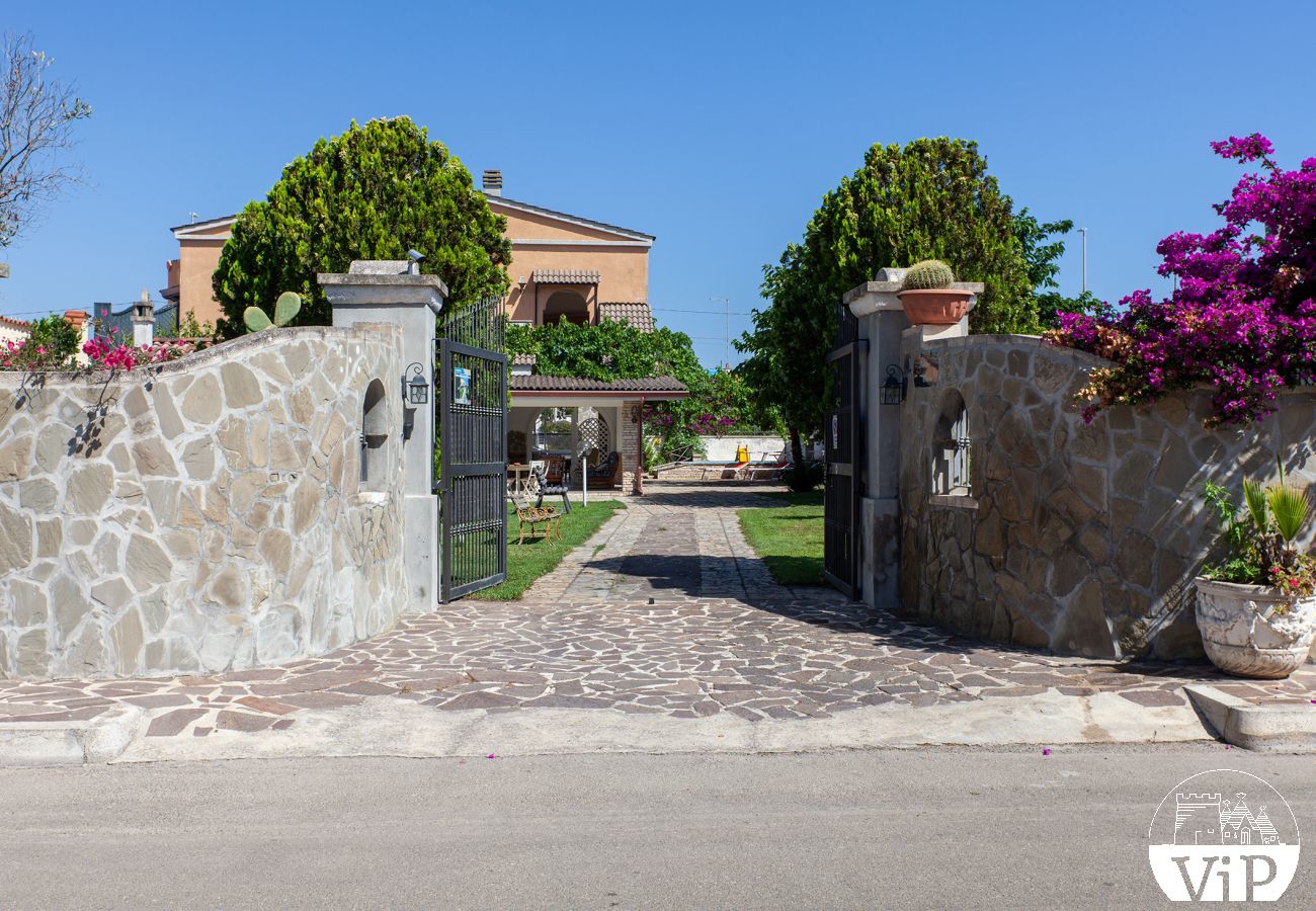 Ferienhaus in Spiaggiabella - Villa mit Garten und Kinderbecken, in Strandnähe, 5 Schlafzimmer und 4 Bäder, m707