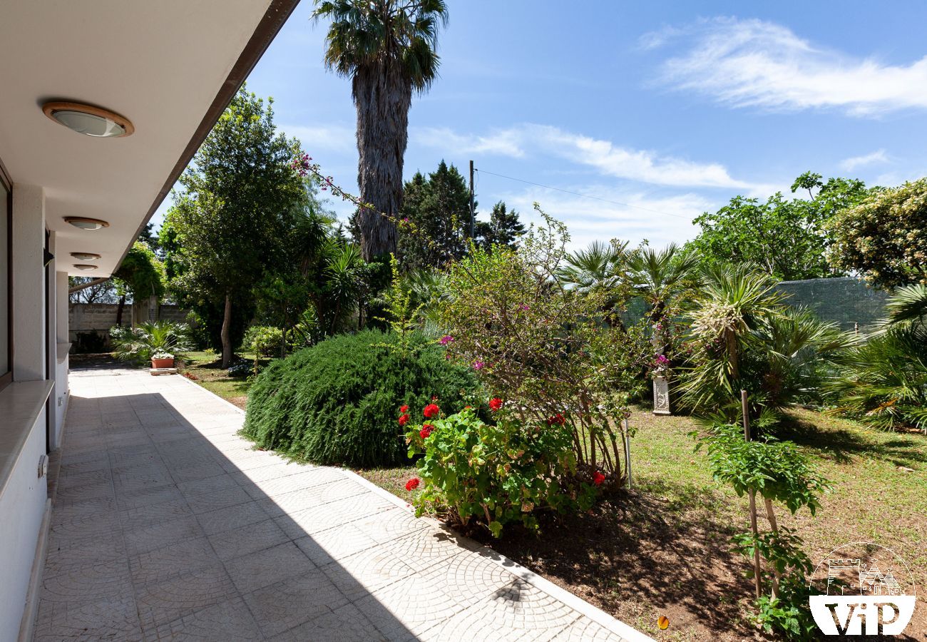 Villa in Oria - Villa mit großem Pool und schönem Garten, 4 Schlafzimmer, 3 Bäder, m215