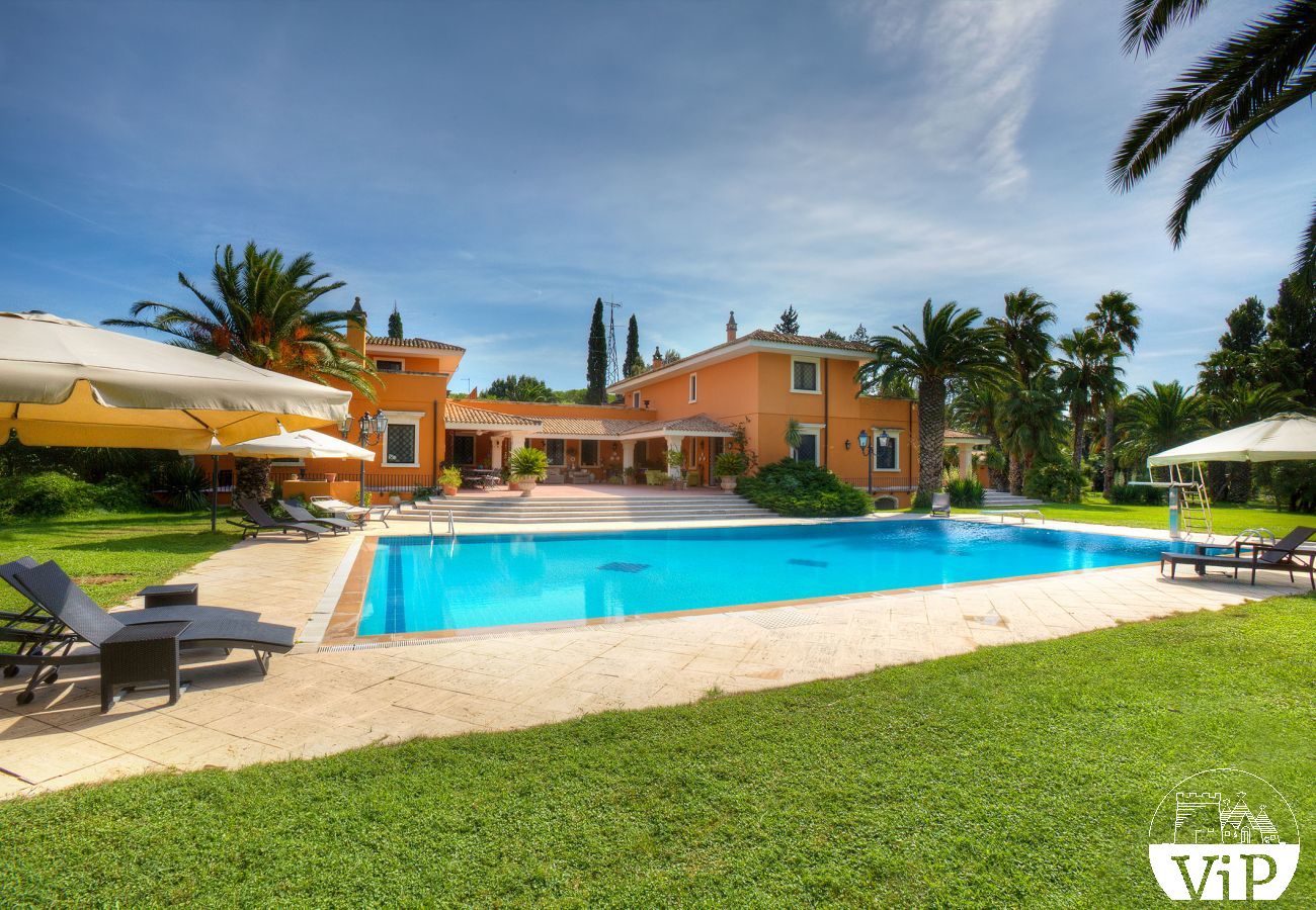 Villa in Lecce - Villa mit Schwimmbad, Fußball- und Tennisplatz, Beachvolleyball, m990