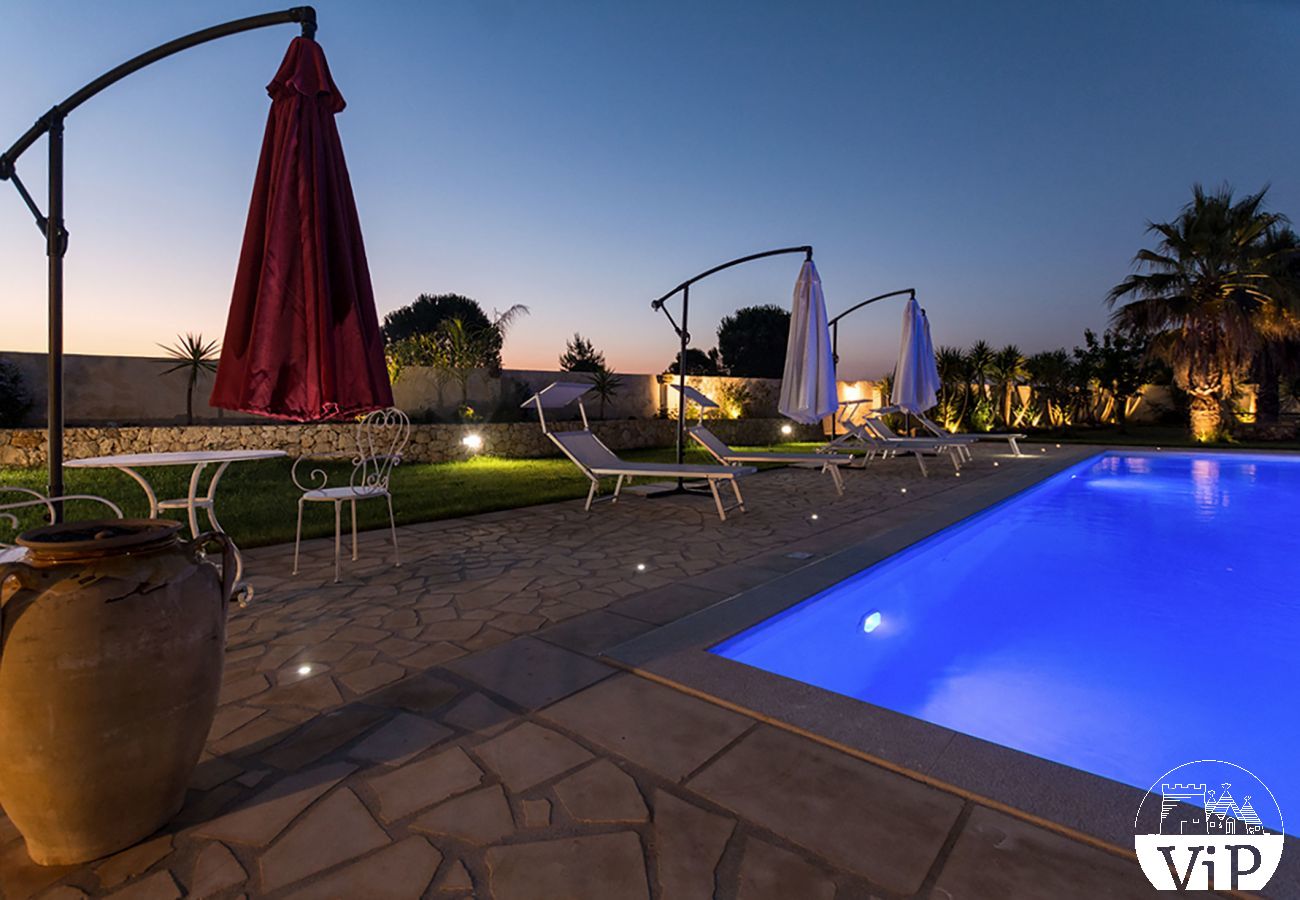 Villa in Muro Leccese - Geräumige Landvilla mit Pool, 5 Schlafzimmer, 5 Bäder, m650