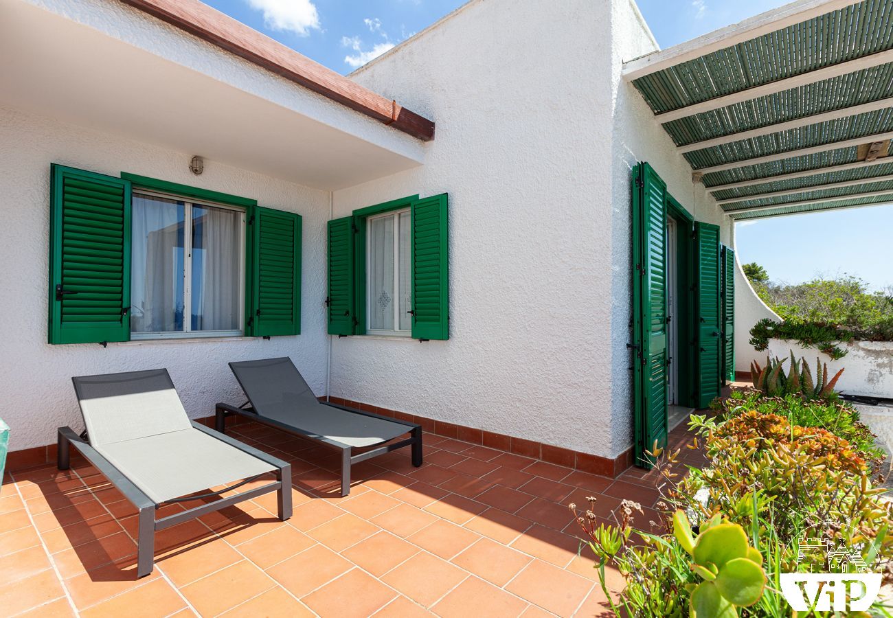 Villa in Torre San Giovanni - Villa mit Gemeinschaftspool. Nähe Meer, m452