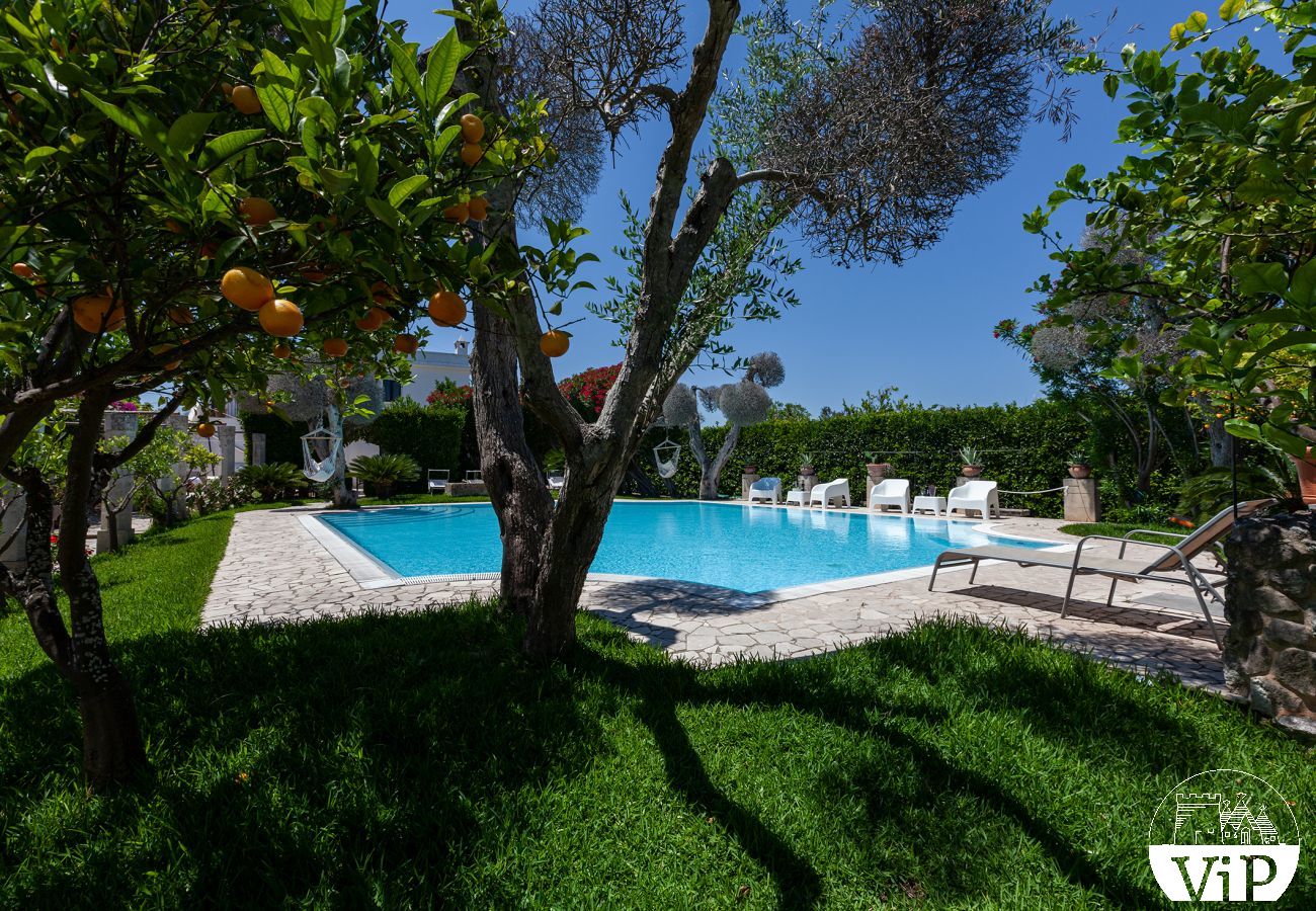 Villa in San Foca - Grosse Landhausvilla mit Pool  bei San Foca, m180