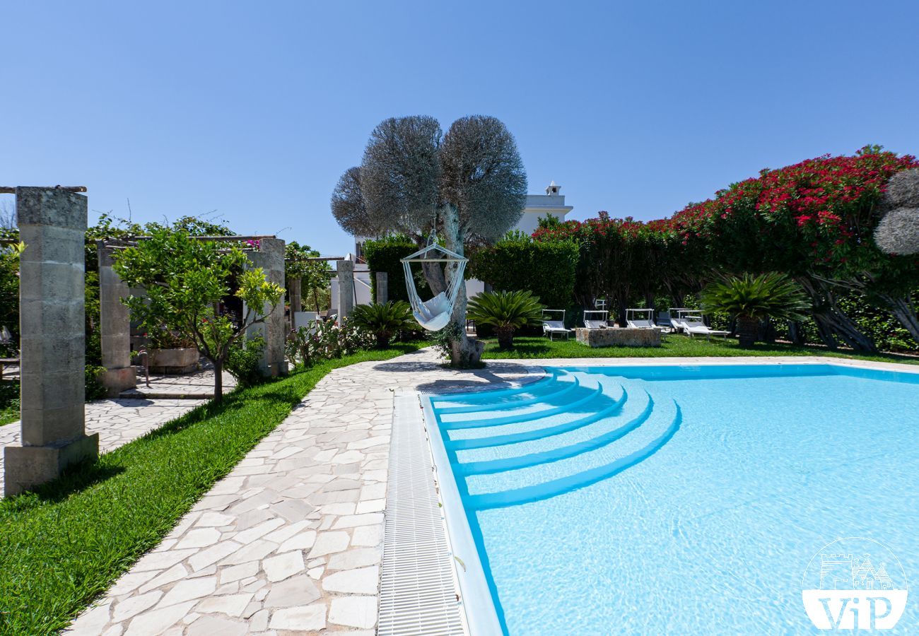 Villa in San Foca - Ferienhaus mit Schwimmbadbenützung in Meernähe m185