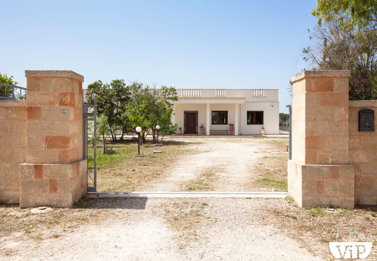 Villa in Carpignano Salentino - Villa pool garten wifi elektroauto laden m900