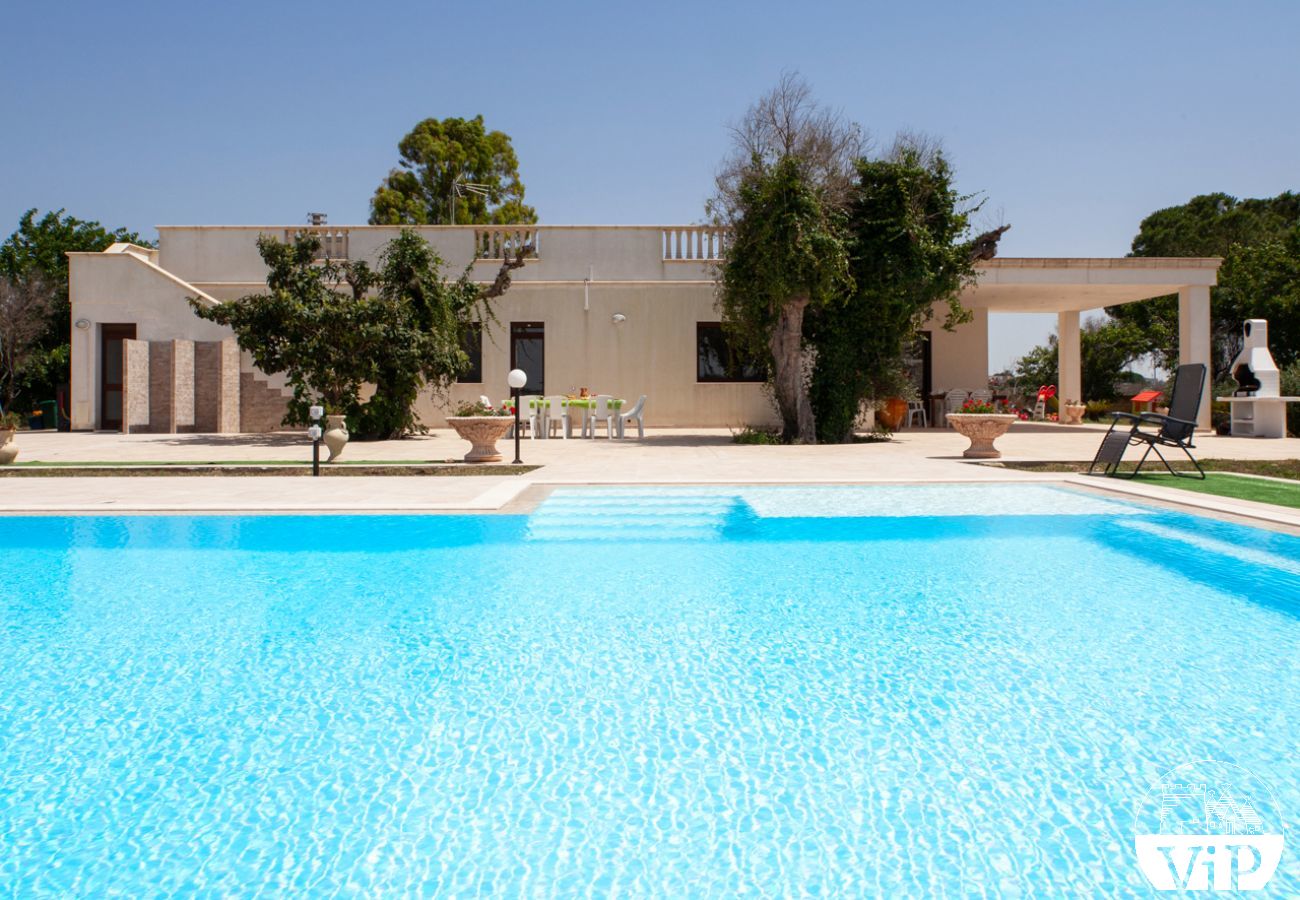 Villa in Carpignano Salentino - Villa pool garten wifi elektroauto laden m900