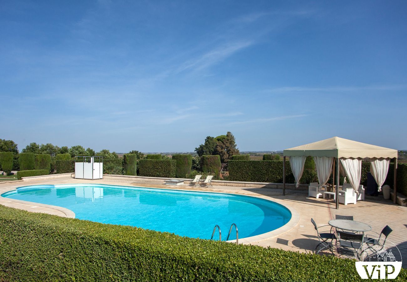 Villa in Galatina - Villa 6 Schlaf- und Badezimmer mit privatem Pool m880