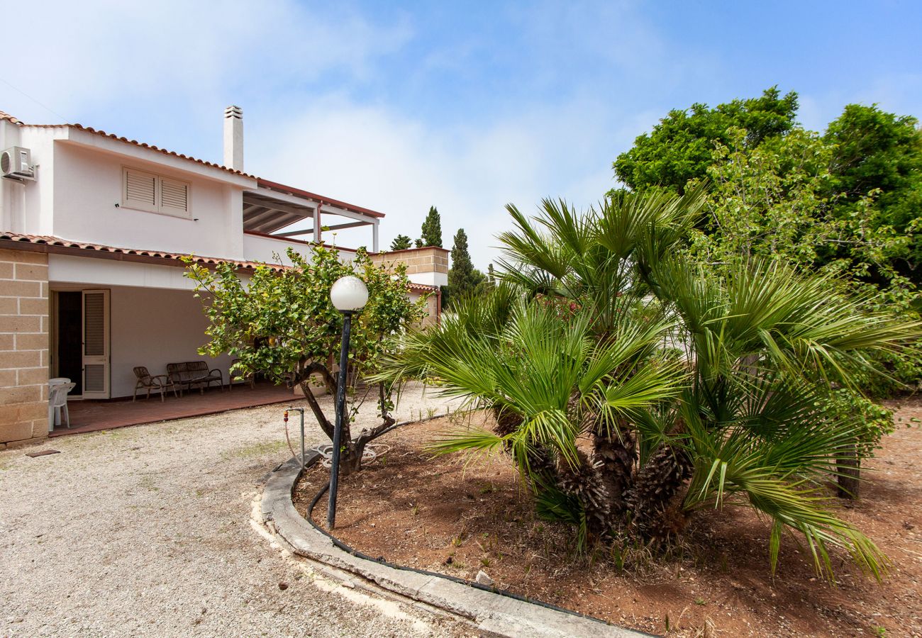 Villa à Torre Squillace - Villa avec vue sur la mer, 4 chambres, 5 salles de bains, WiFi, jardin, climatisation m520 