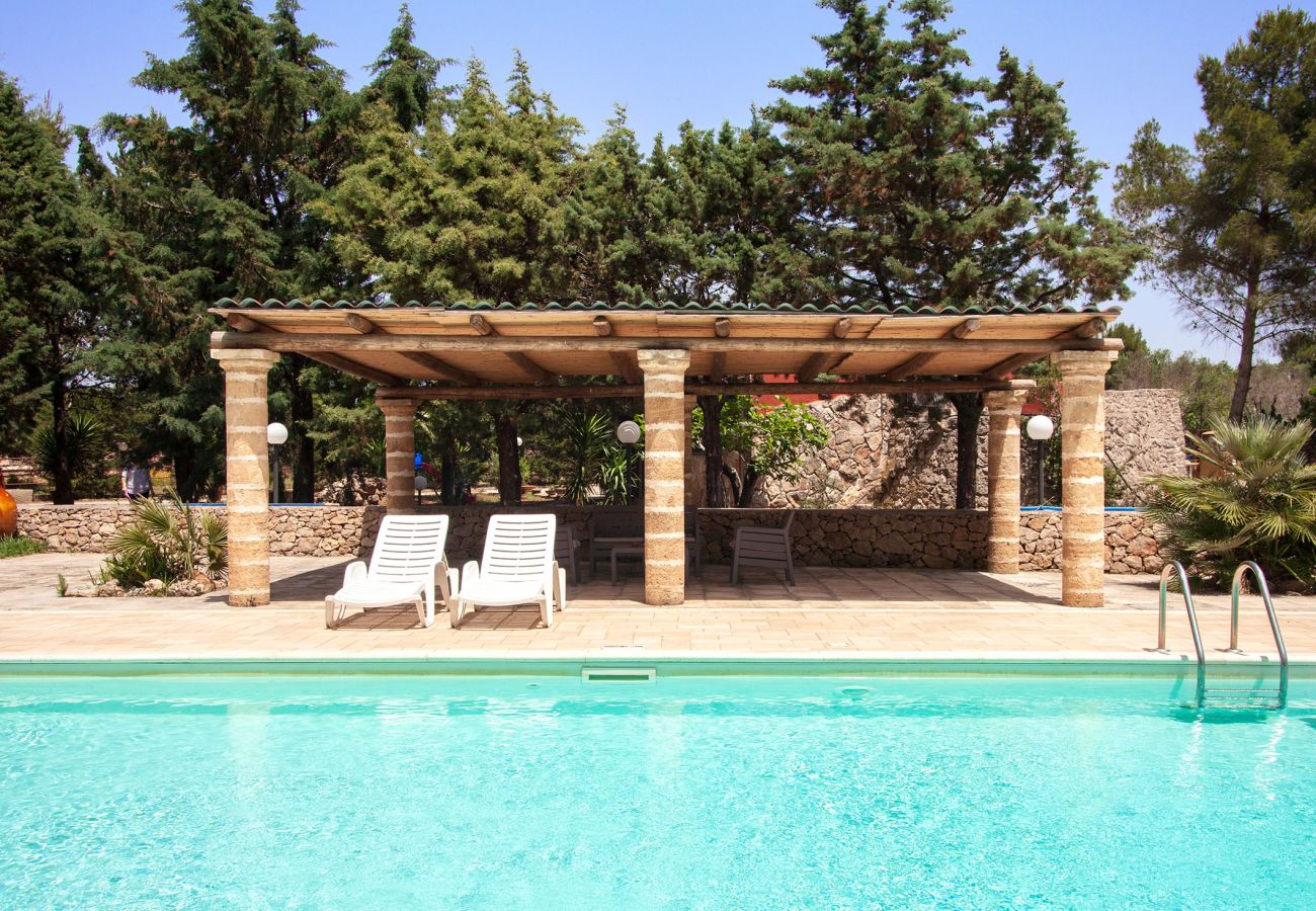 Villa à Tuglie - Fabuleuse villa de vacances avec piscine privée et centre équestre proche Gallipoli m140