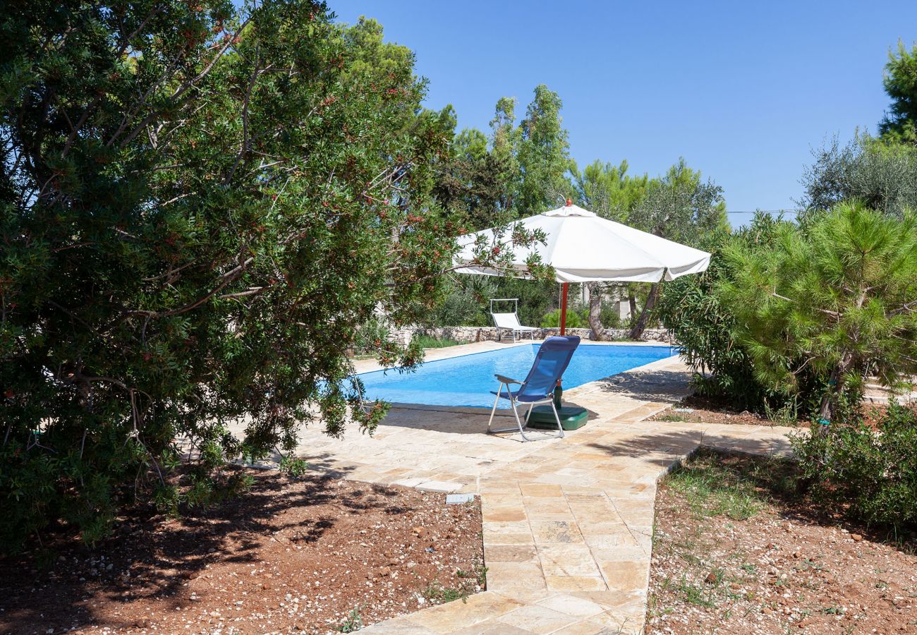 Villa à San Pietro in Bevagna - Villa avec piscine privée à distance de marche de la plage m280