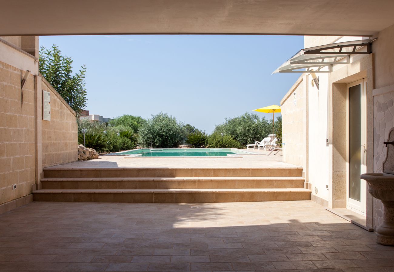 villa à San Pietro in Bevagna - Villa avec piscine près de la mer Ionienne v270