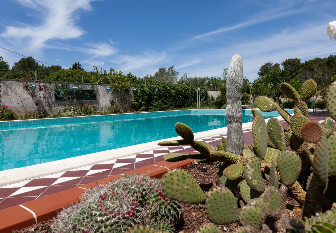 villa à Oria - Villa grandissima piscina e verde giardino v215