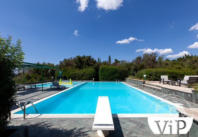 Villa à Torre San Giovanni - Villa vue mer avec grande piscine 8 chambres, près de la mer Ionienne, m450