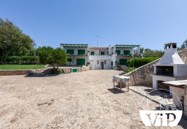 Villa à Torre San Giovanni - Villa avec piscine partagée et vue sur la mer, près de la mer Ionienne, m452