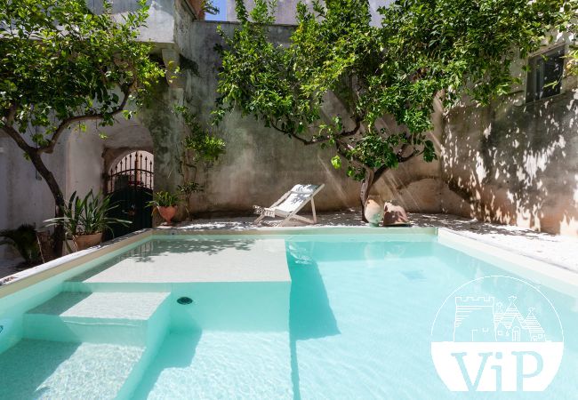 Villa à Corigliano d´Otranto - Palazzo historique avec piscine dans la vieille ville m600