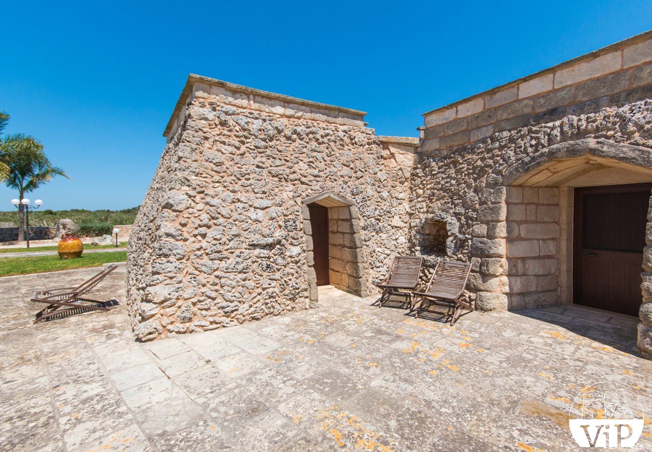 Villa à Melendugno - Masseria relax avec piscine privée et trulli m590