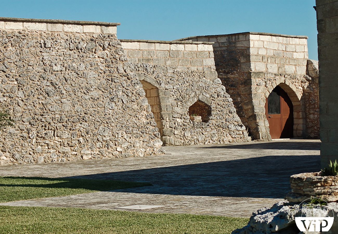 Villa à Melendugno - Masseria relax avec piscine privée et trulli m590