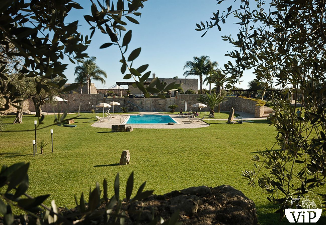 Villa à Melendugno - Ancien corps de ferme luxueux et exclusif avec piscine privée, 4 salles de bain, pour groupes de 6 à 12 personnes m590