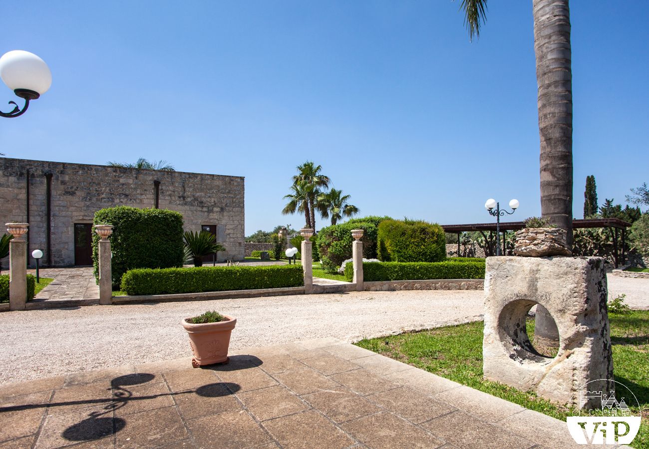 Villa à Melendugno - Masseria relax avec piscine privée et trulli m590