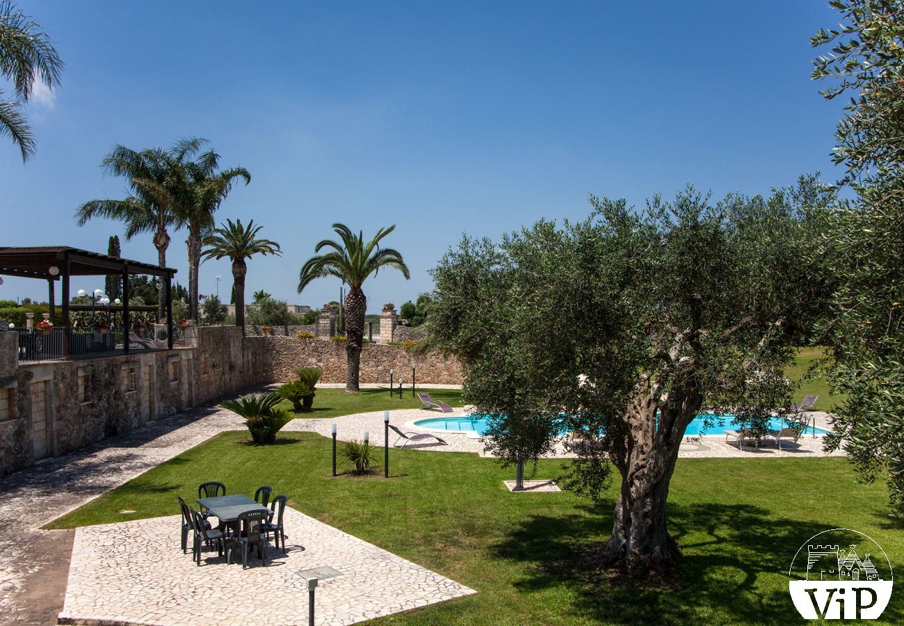 Villa à Melendugno - Masseria relax avec piscine privée et trulli m590