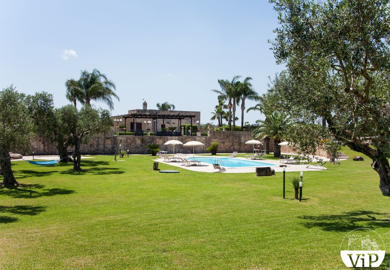 Villa à Melendugno - Masseria relax avec piscine privée et trulli m590