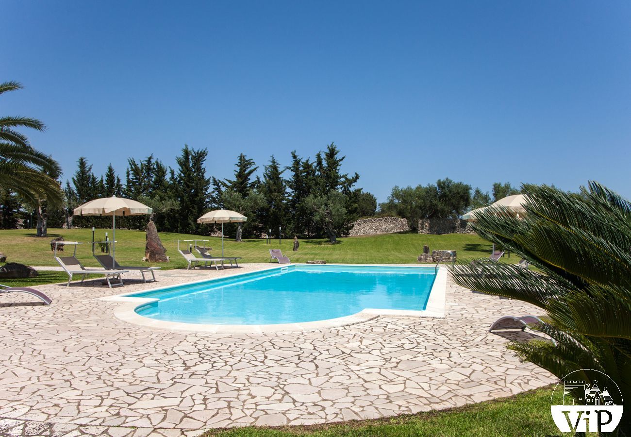 Villa à Melendugno - Masseria relax avec piscine privée et trulli m590