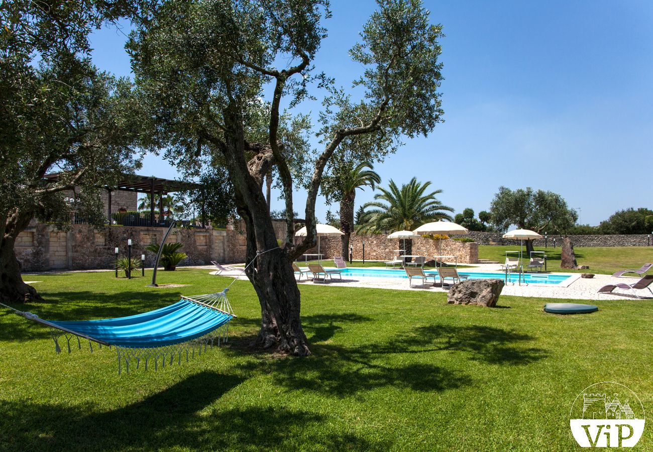 Villa à Melendugno - Masseria relax avec piscine privée et trulli m590