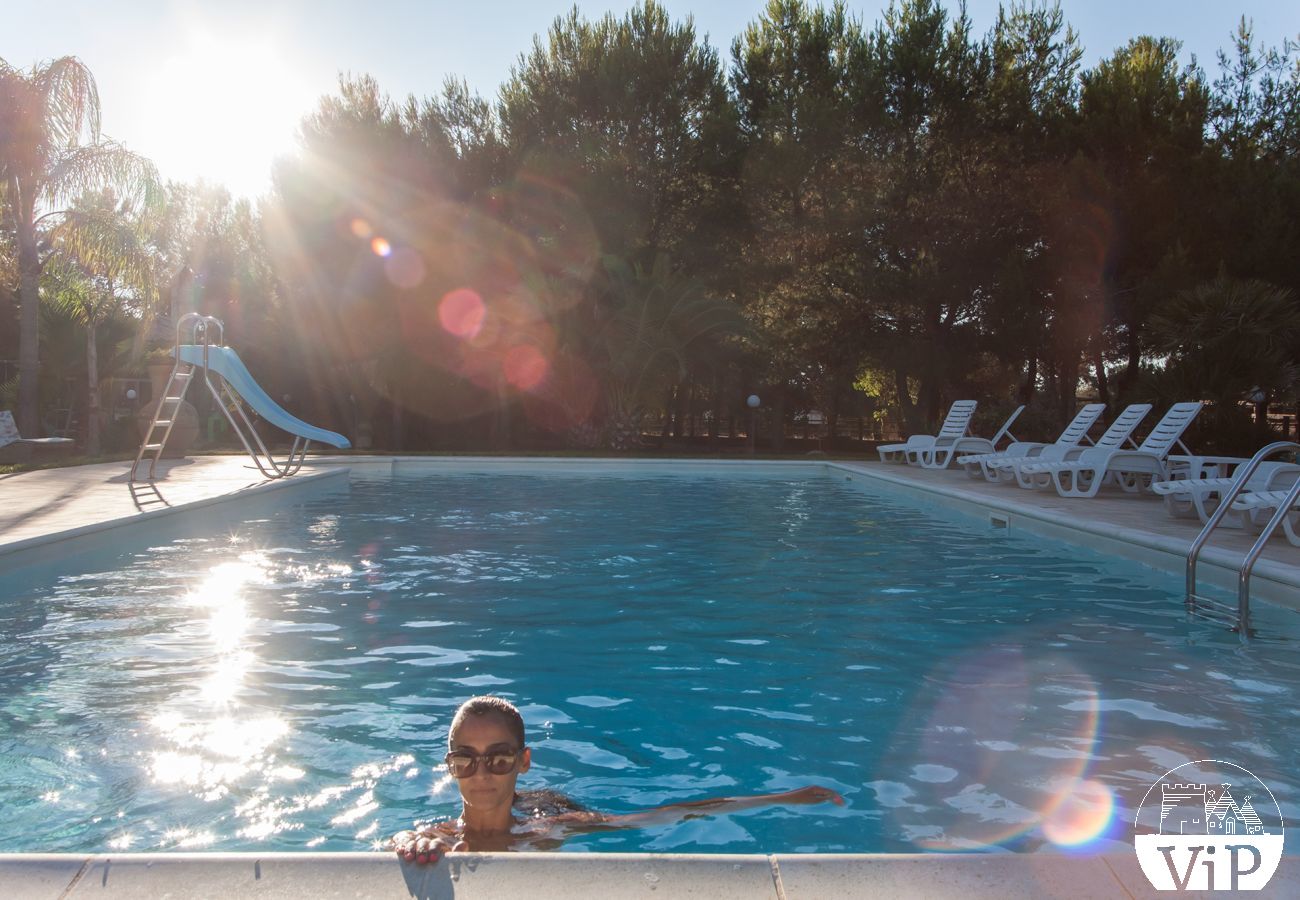 Villa à Tuglie - Fabuleuse villa de vacances avec piscine privée et centre équestre proche Gallipoli m140