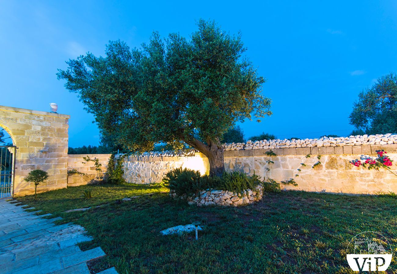 Villa à Carpignano Salentino - Authentique masseria dans les Pouilles avec piscine, jacuzzi, trulli et pajare m595