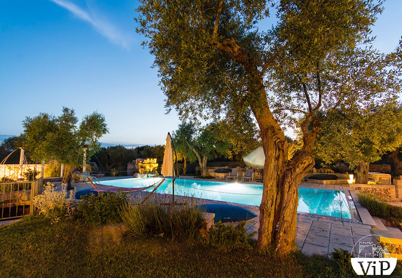 Villa à Carpignano Salentino - Authentique masseria dans les Pouilles avec piscine, jacuzzi, trulli et pajare m595