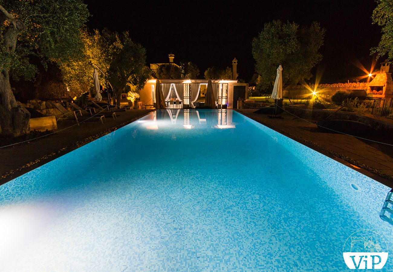 Villa à Carpignano Salentino - Authentique masseria dans les Pouilles avec piscine et jacuzzi, trulli et pajare, 4 chambres et 6 salles de bains m595