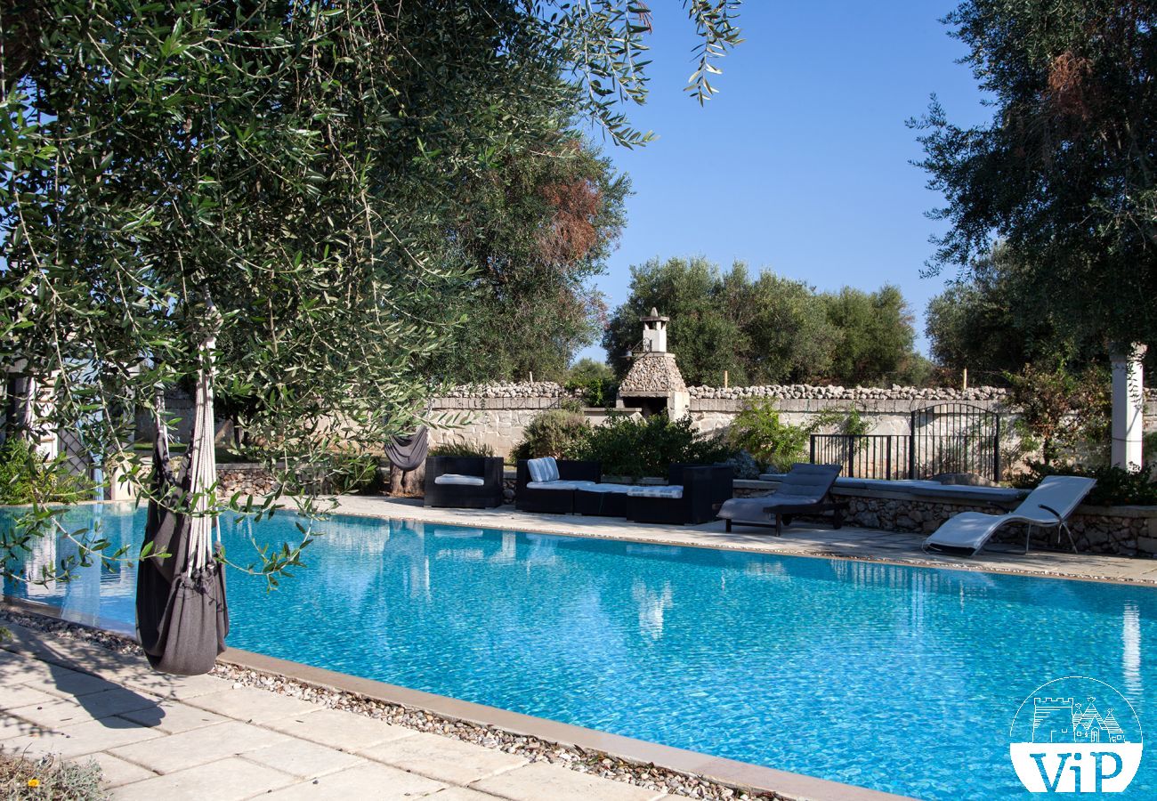 Villa à Carpignano Salentino - Authentique masseria dans les Pouilles avec piscine et jacuzzi, trulli et pajare, 4 chambres et 6 salles de bains m595